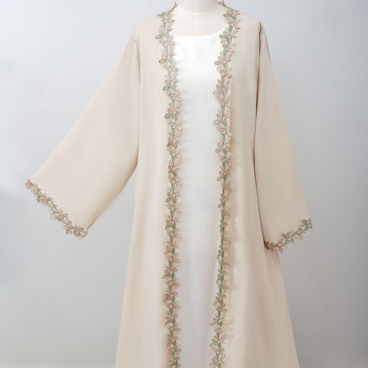 Abaya Leaf Lace Trim | Robe Maxi Ouverte Brodée et Élégante (MOA255)