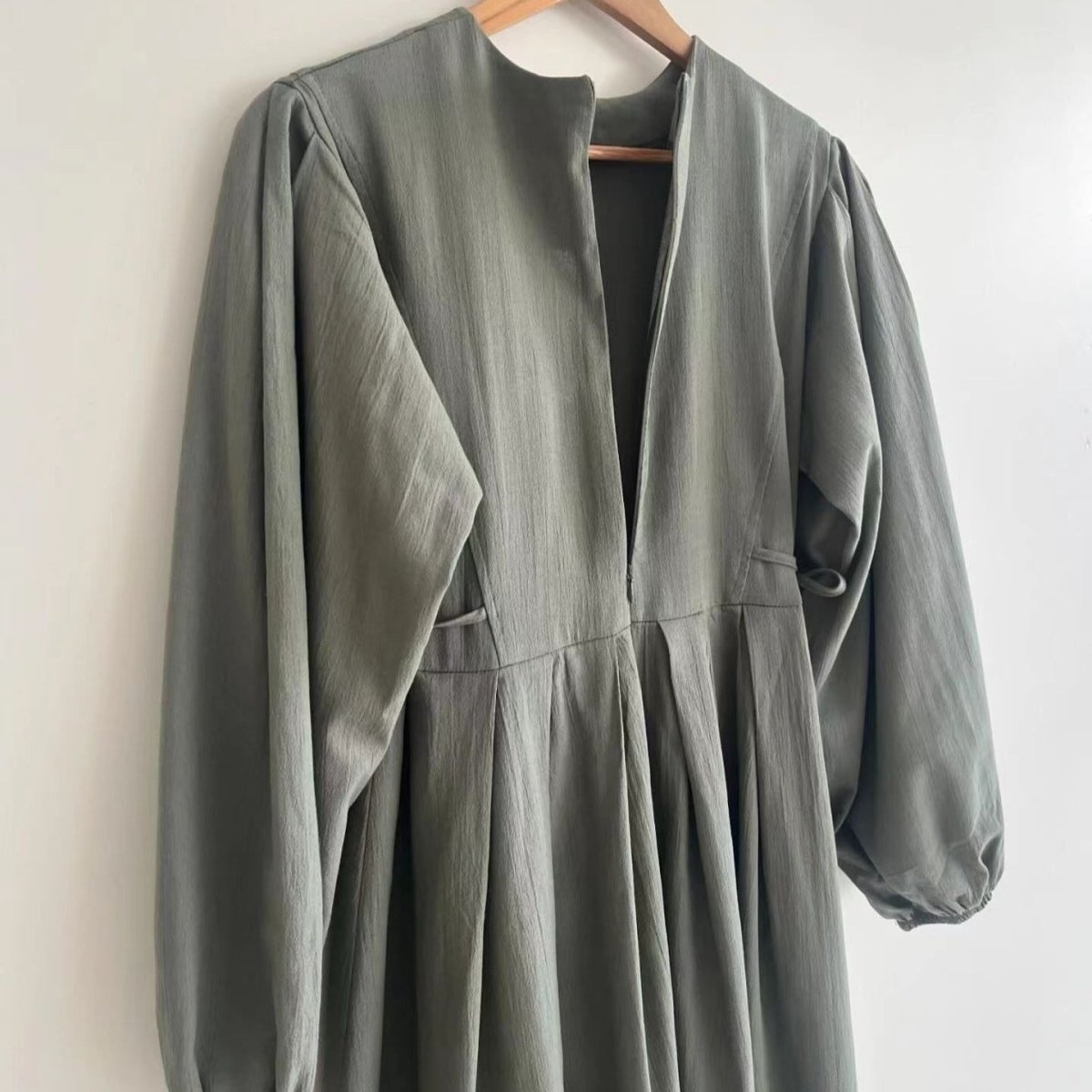 Abaya à manches bouffantes et taille nouée | Robe maxi plissée avec fermeture éclair au dos (MA364)