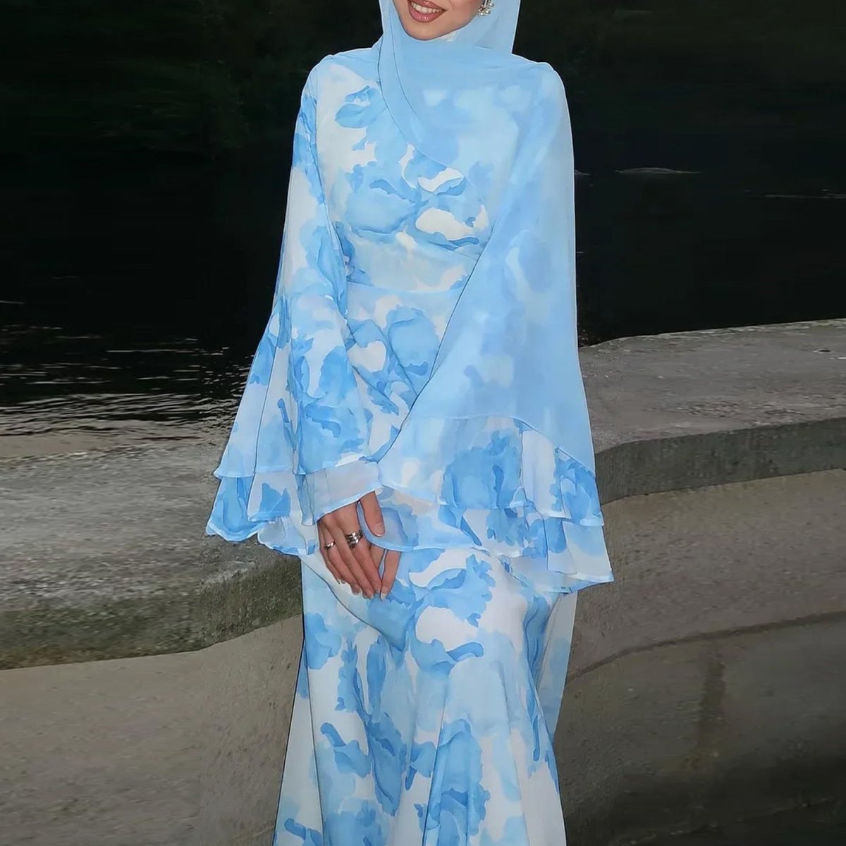 Robe maxi imprimée aquarelle à double couche et manches évasées (MS479)