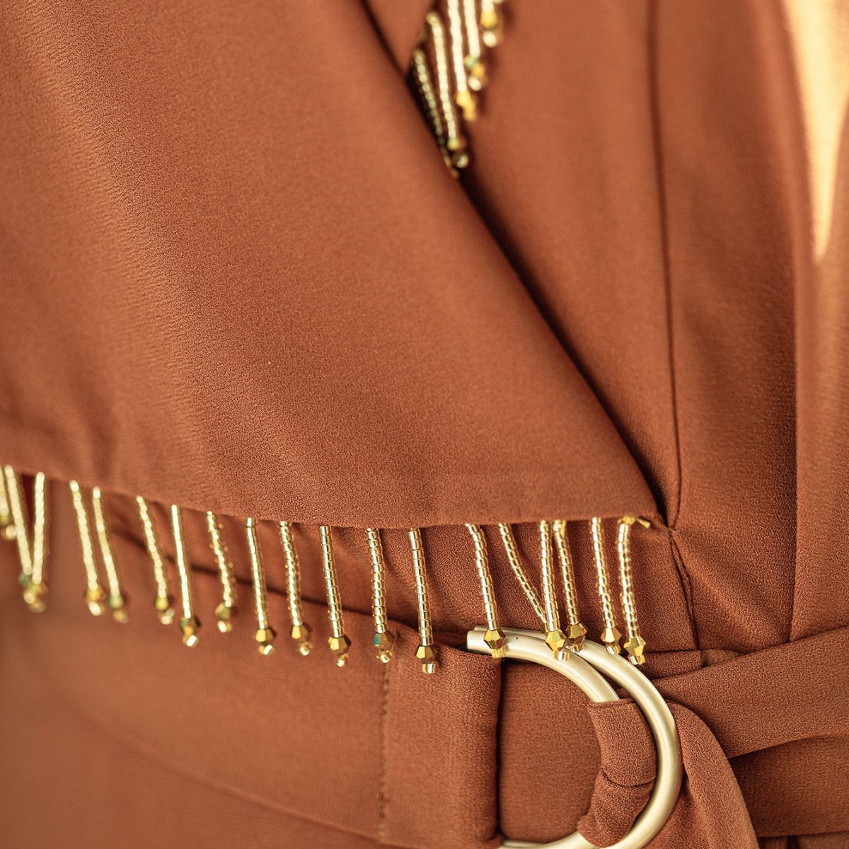 Robe Maxi Plissée à Col en V Perlée à la Main | Robe à Cristaux avec Manches Bouffantes (MS212)
