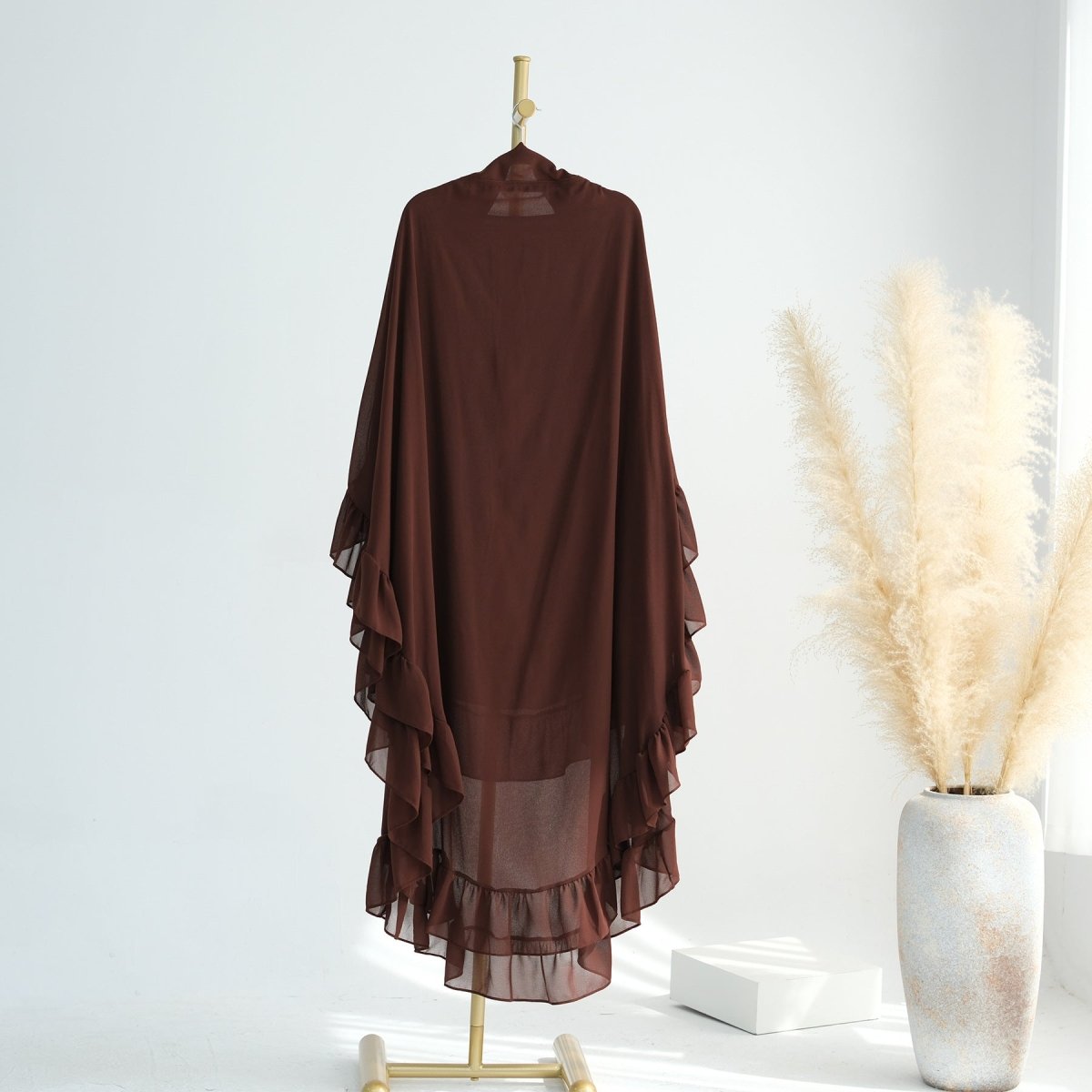 Hijabs Musulmans Unis et Doux au Design Cape Fluide | Foulard à Double Épaisseur, Grande Ampleur et Bords Volantés (MK023)