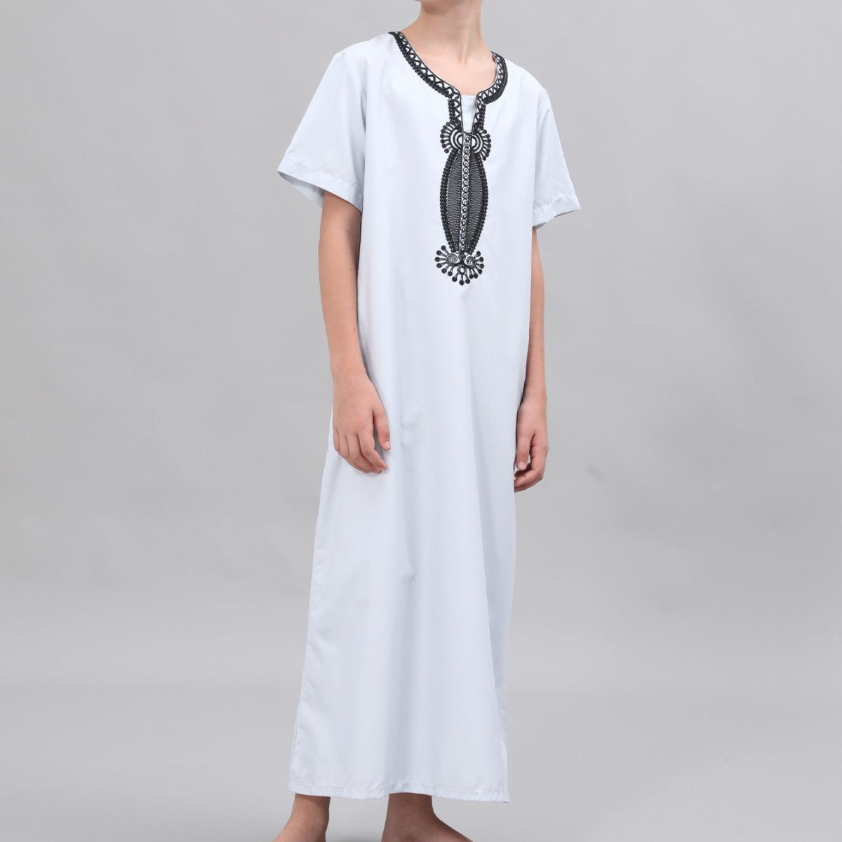 Qamis brodé pour garçon avec col orné (MKB036)