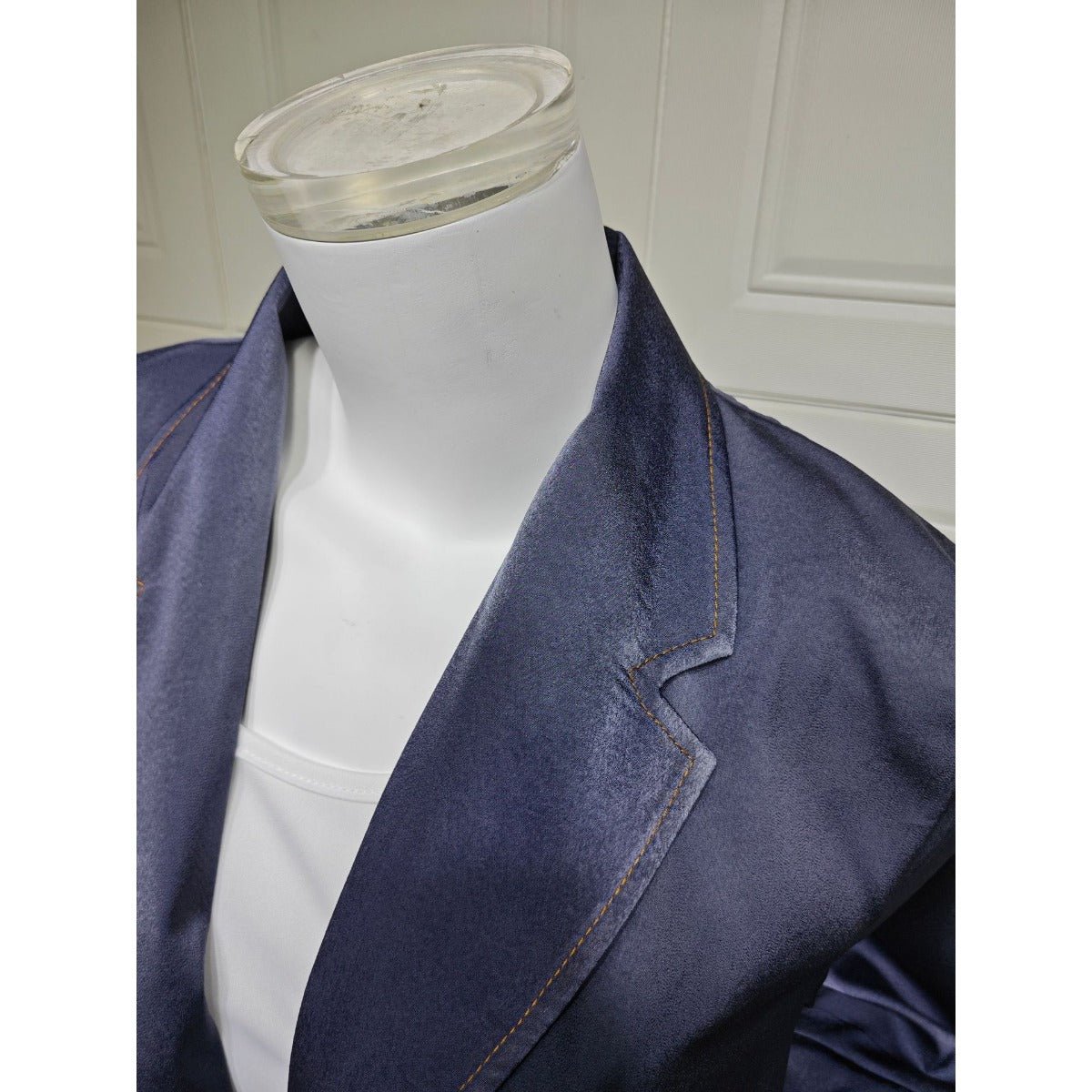 Robe Peignoir en Suède de Luxe | Bleu Marine Maxi avec Détails Dorés & Manches Cloche (MOA200)