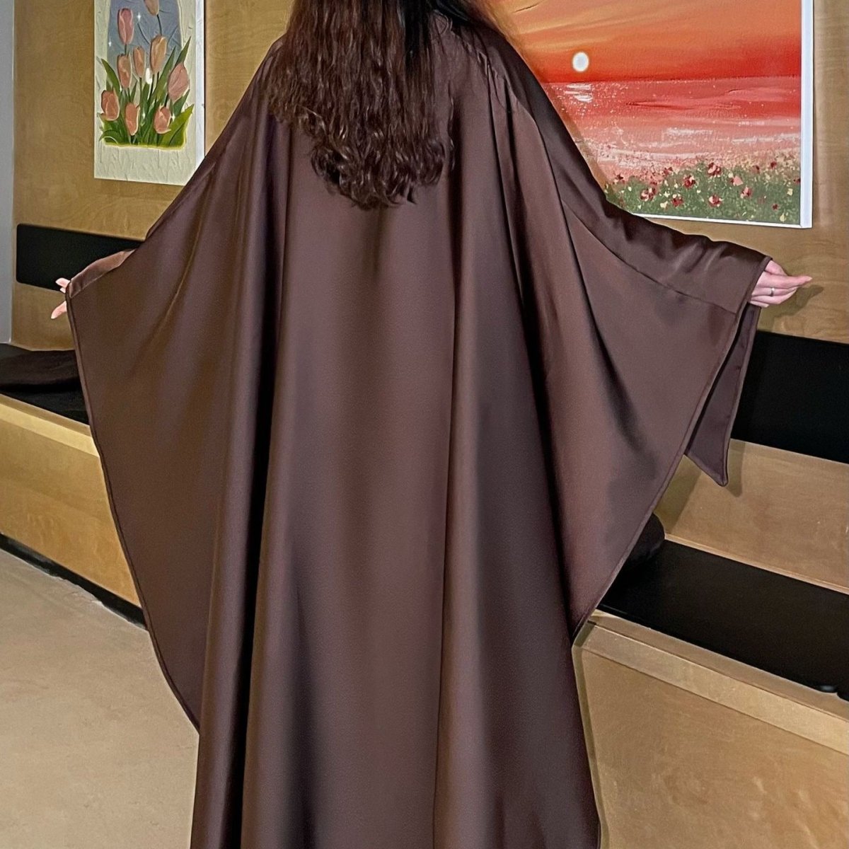 Abaya élégante en satin avec cape en strass | Robe de soirée modeste luxueuse (MA327)