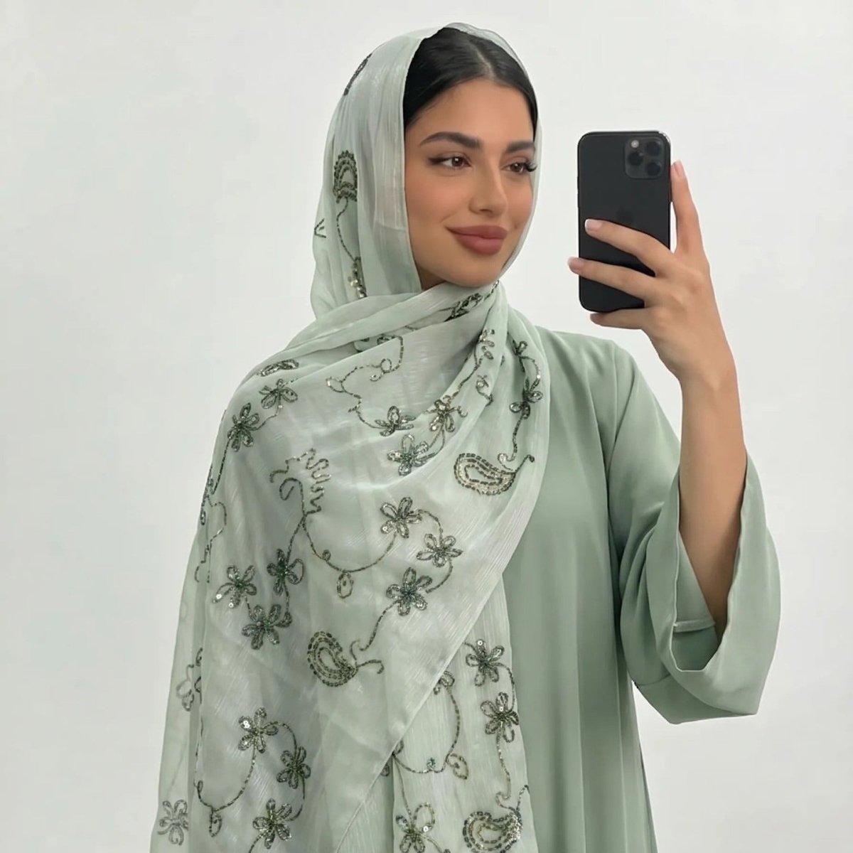 Écharpe Hijab Brodée à Fleurs et Sequins (MH244)