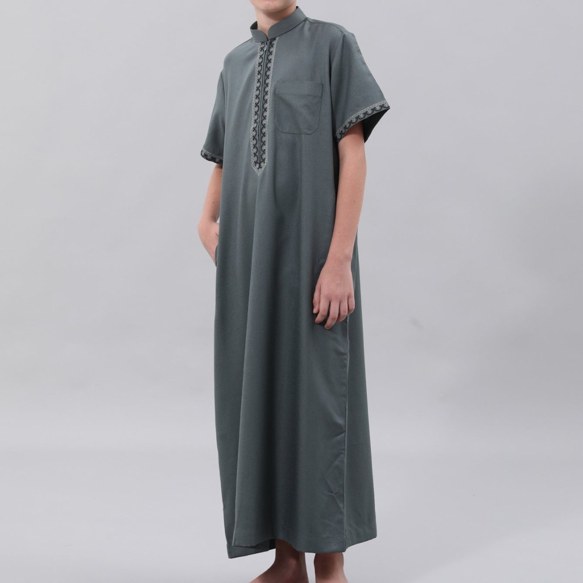 Djellaba brodée pour garçons musulmans avec poches (MKB013)