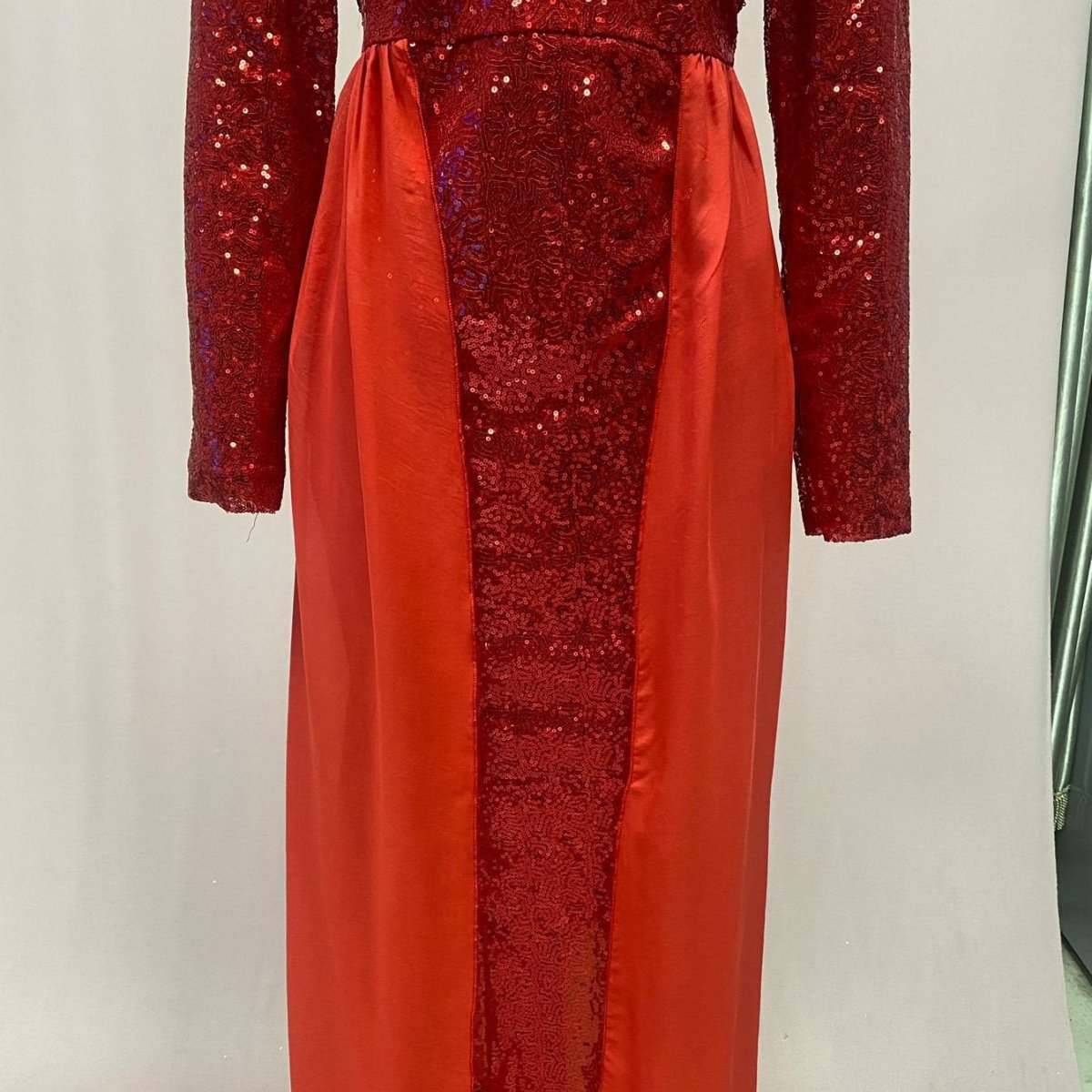 Robe longue à sequins, manches longues, coupe ajustée (MS235)