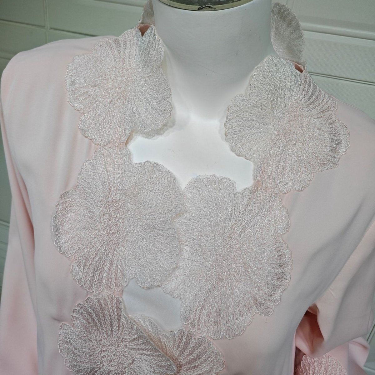 Abaya Ouverte à Applique Florale (MOA286)