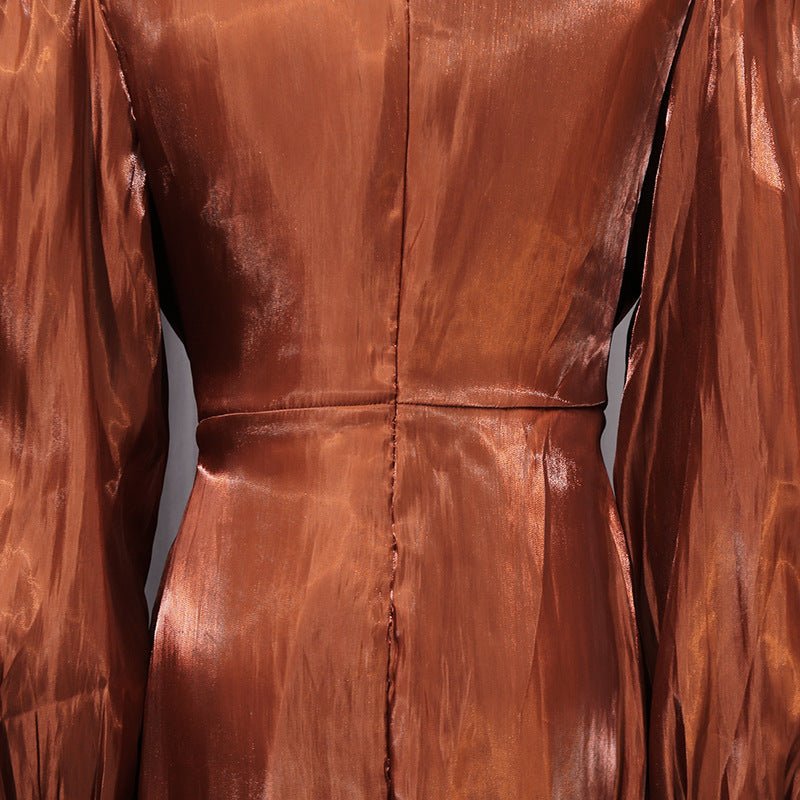 Robe en satin plissé diagonal avec ceinture nouée (MS324)