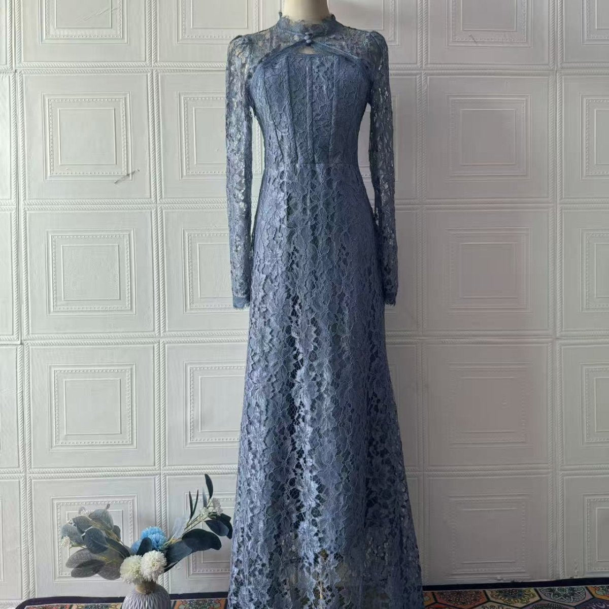 Robe de luxe en dentelle avec manches évasées (MS339)