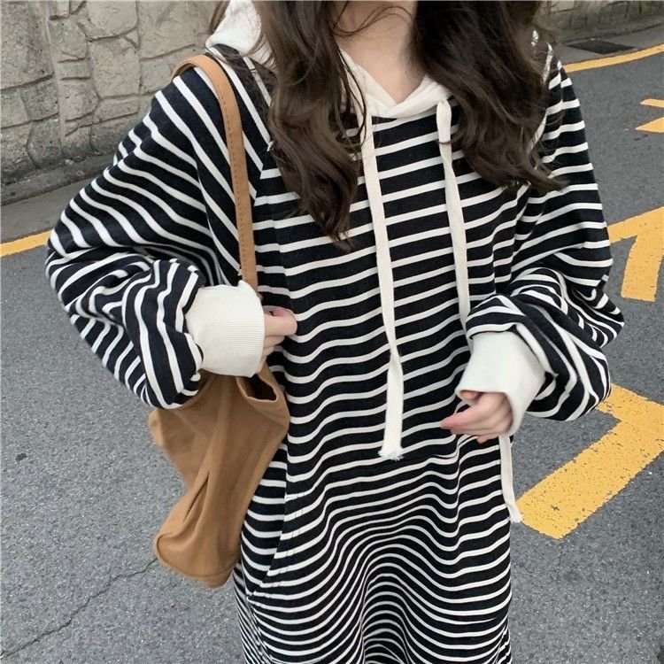 Robe-pull longue à capuche rayée avec cordon de serrage (MS071)