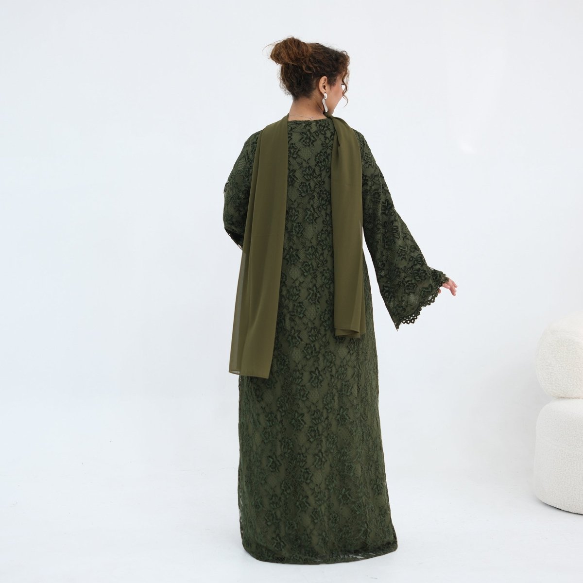 Abaya ouverte en dentelle florale avec doublure (MOA329)