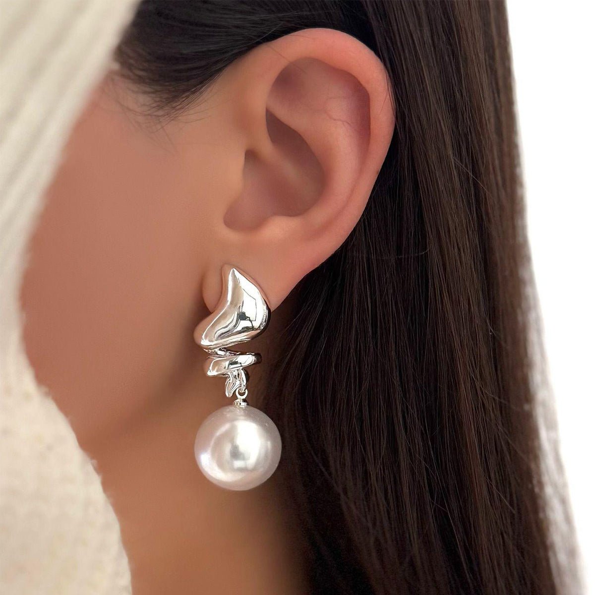 Boucles d'oreilles pendantes asymétriques artistiques à perles (MAC325)
