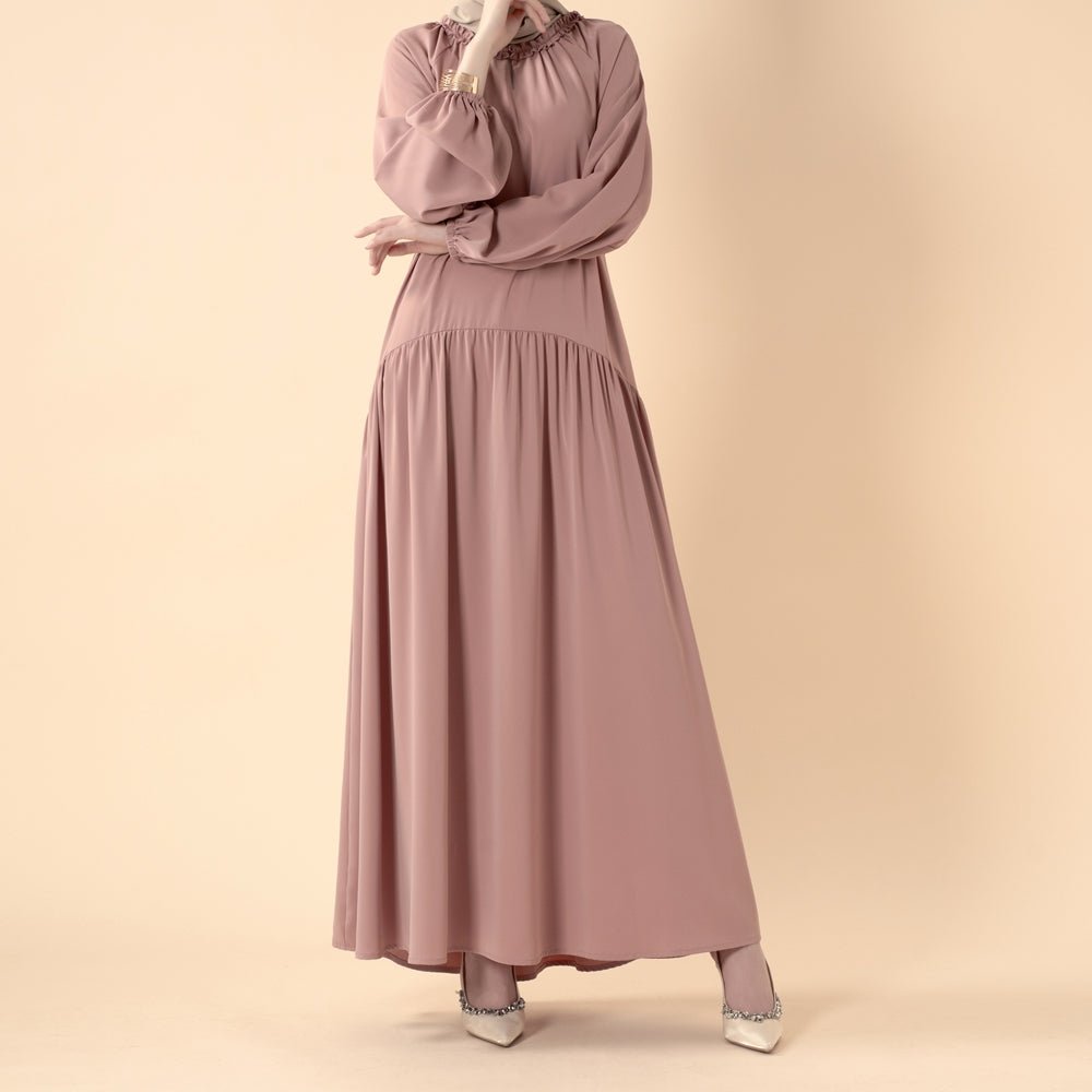 Robe maxi plissée coupe décontractée avec finition volantée et ceinture nouée (MA424)