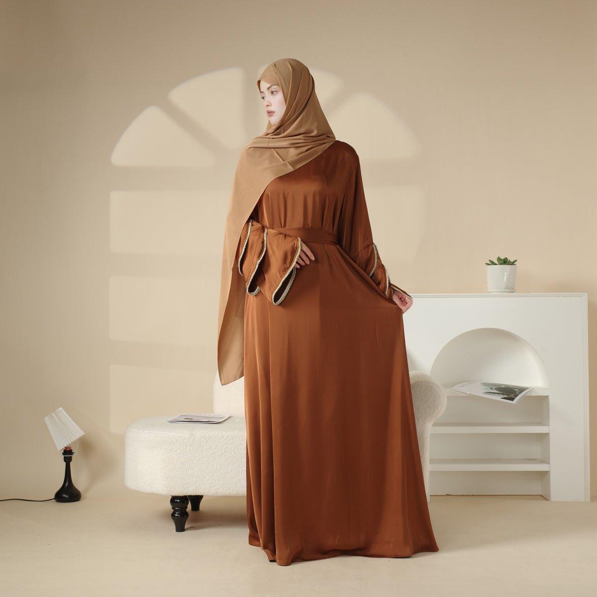 Abaya à manches froncées à triple rangée de diamants avec poches (MA040)