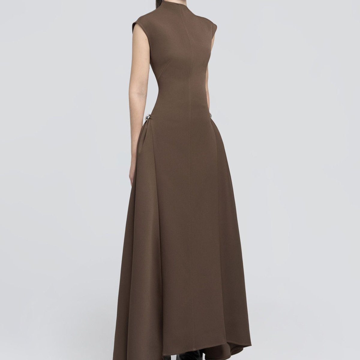 Robe Maxi Ajustée Sans Manches Minimaliste (MS382)