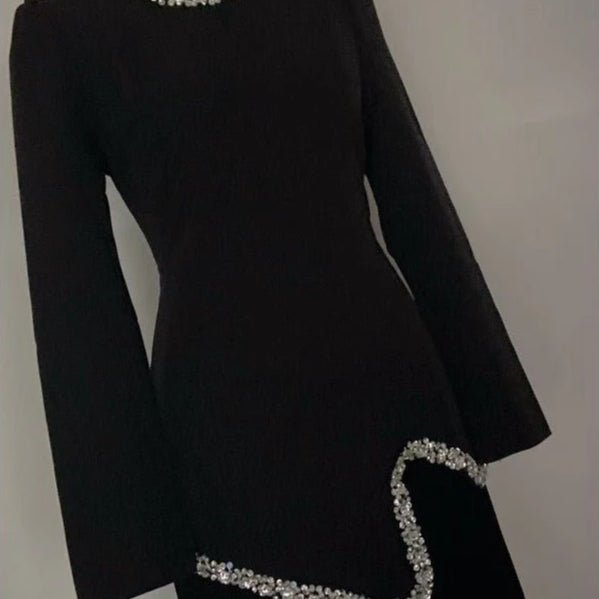 Robe Abaya Plissée Élégante avec Col et Taille Ornés de Diamants | Robe Maxi Musulmane Modeste avec Détail de Bride au Dos (MA294)