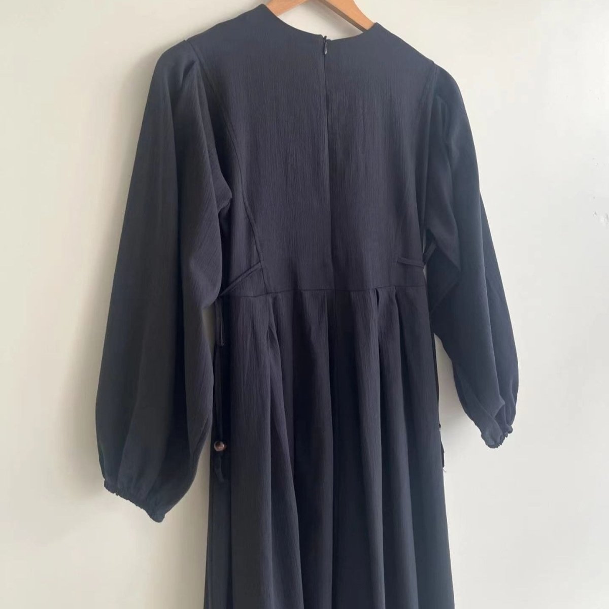 Abaya à manches bouffantes et taille nouée | Robe maxi plissée avec fermeture éclair au dos (MA364)