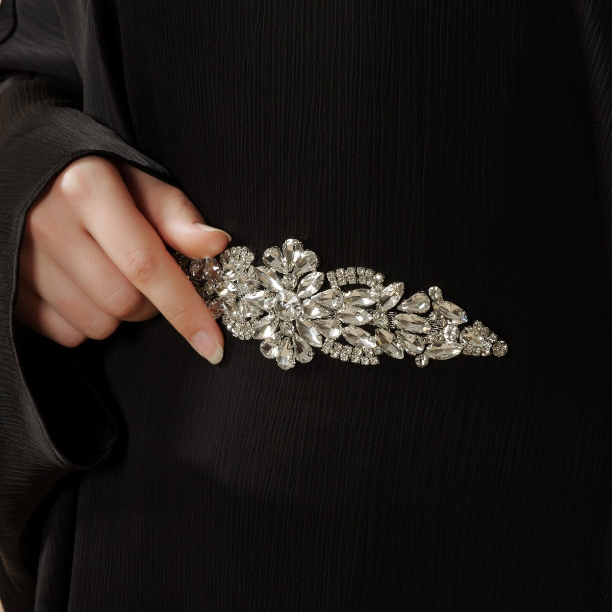 Kaftan modeste pour occasions spéciales : Abaya à manches chauve-souris avec taille strassée (MA135)