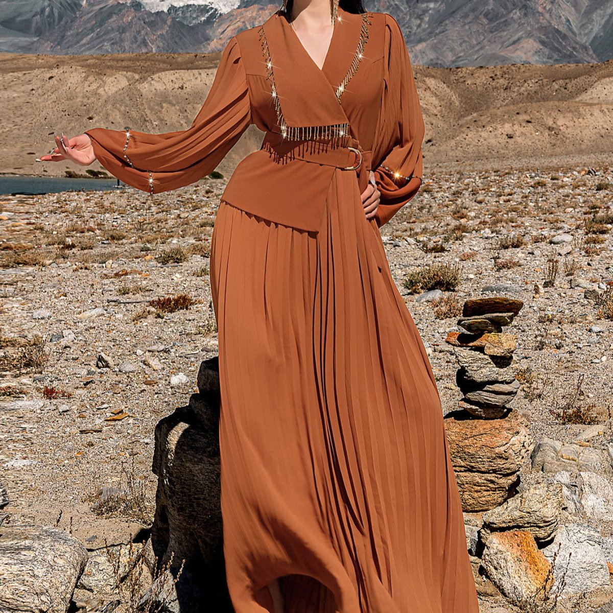 Robe Maxi Plissée à Col en V Perlée à la Main | Robe à Cristaux avec Manches Bouffantes (MS212)