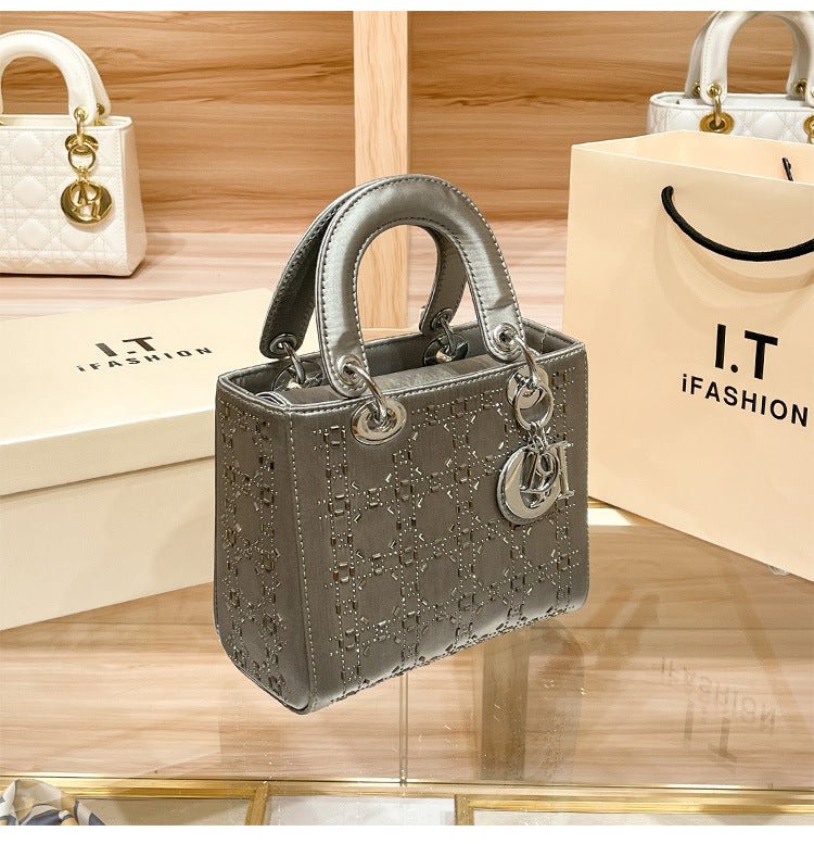 Sac Princesse Diana en satin haut de gamme, style « Hot Diamond Heavy Industry » (MAC220)