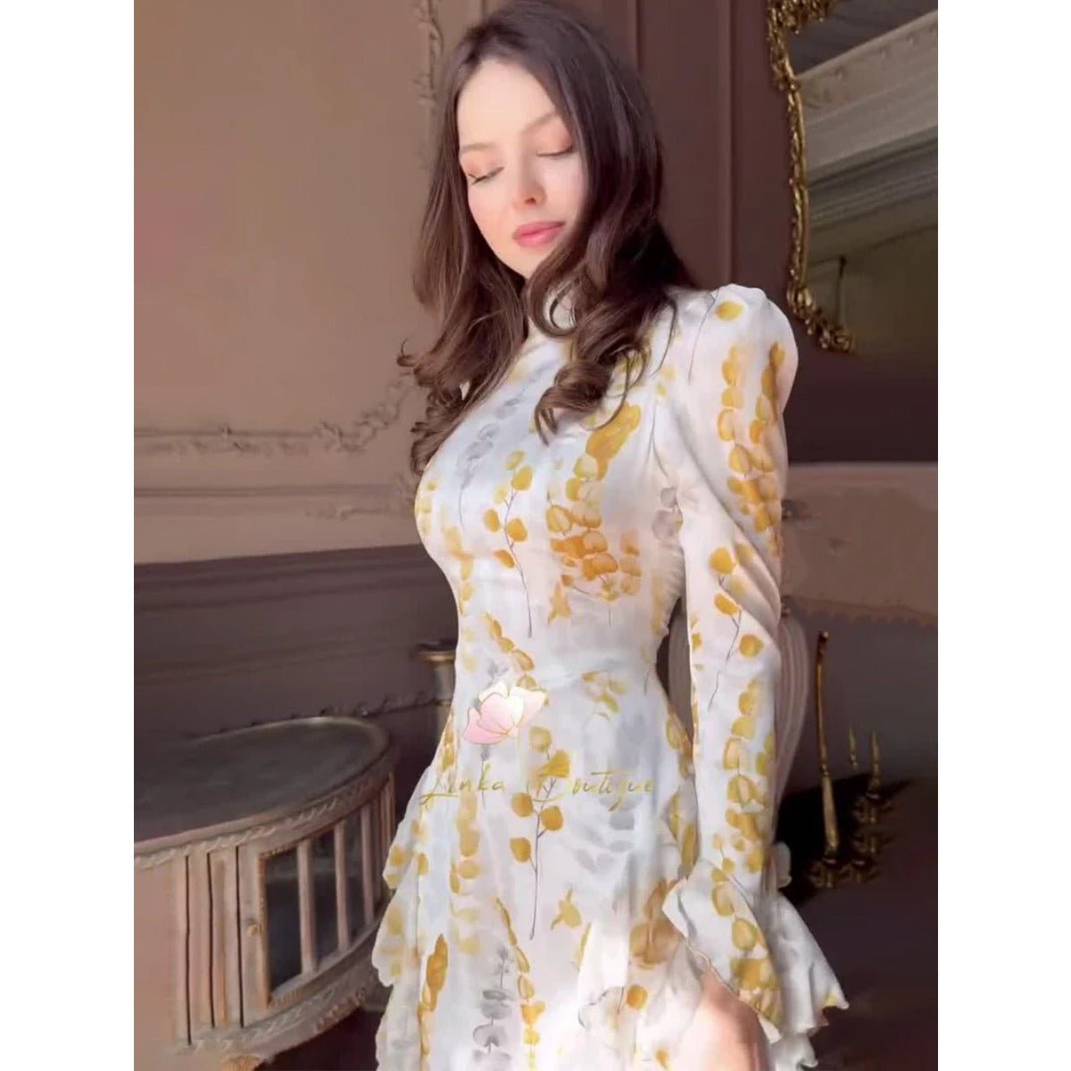 Abaya modeste à manches longues et manches évasées, imprimé floral en satin, avec dos à lacets (MA165)