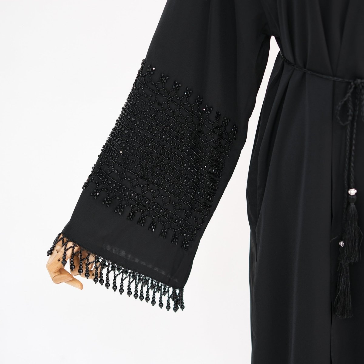 Abaya ouverte à manches évasées avec broderie perlée (MOA334)
