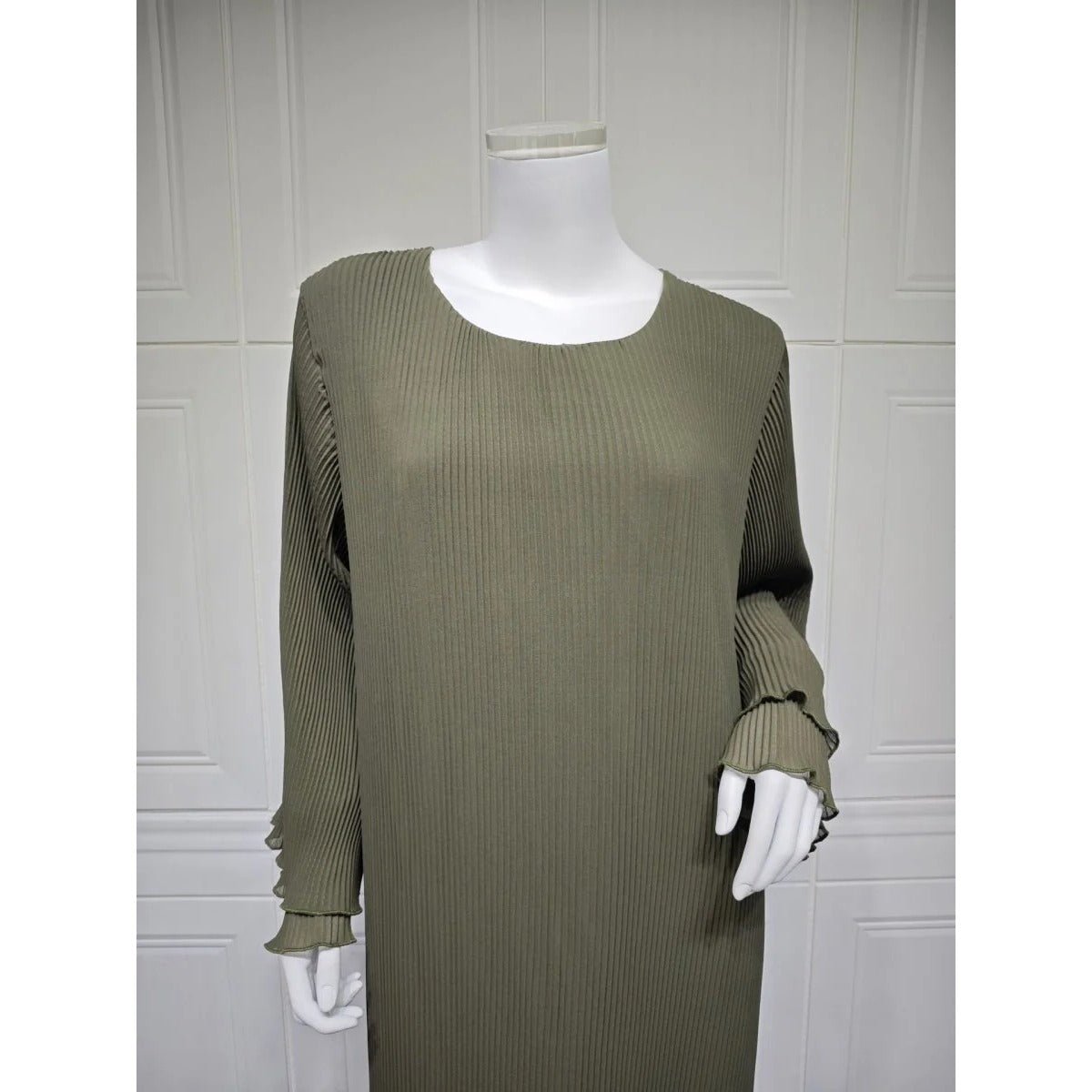 Robe Abaya élégante en mousseline plissée pour femmes musulmanes, coupe pull-over modeste, coloris uni, avec manches évasées (MA176)