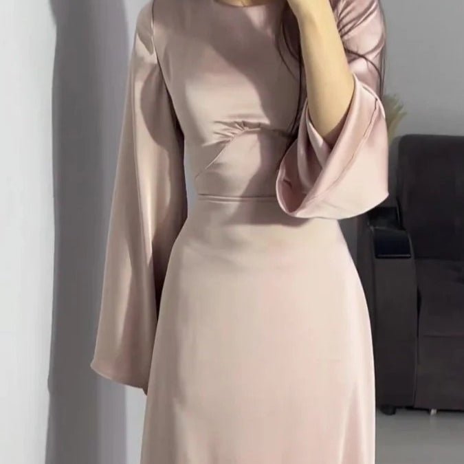 Abaya cintrée à la taille, abaya unie à bretelles (UKMA106)