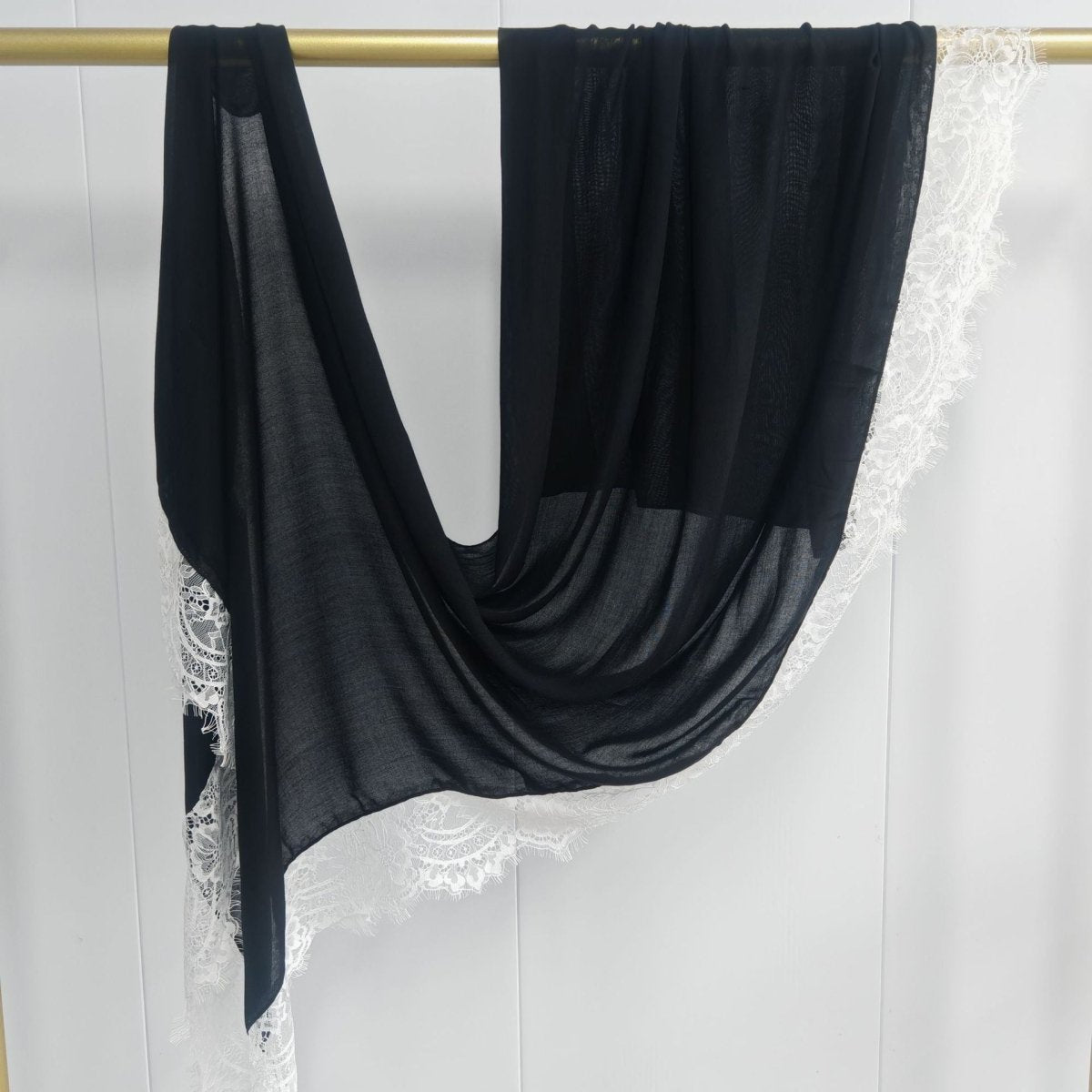 Hijab en rayonne avec bordure en dentelle (MH211)