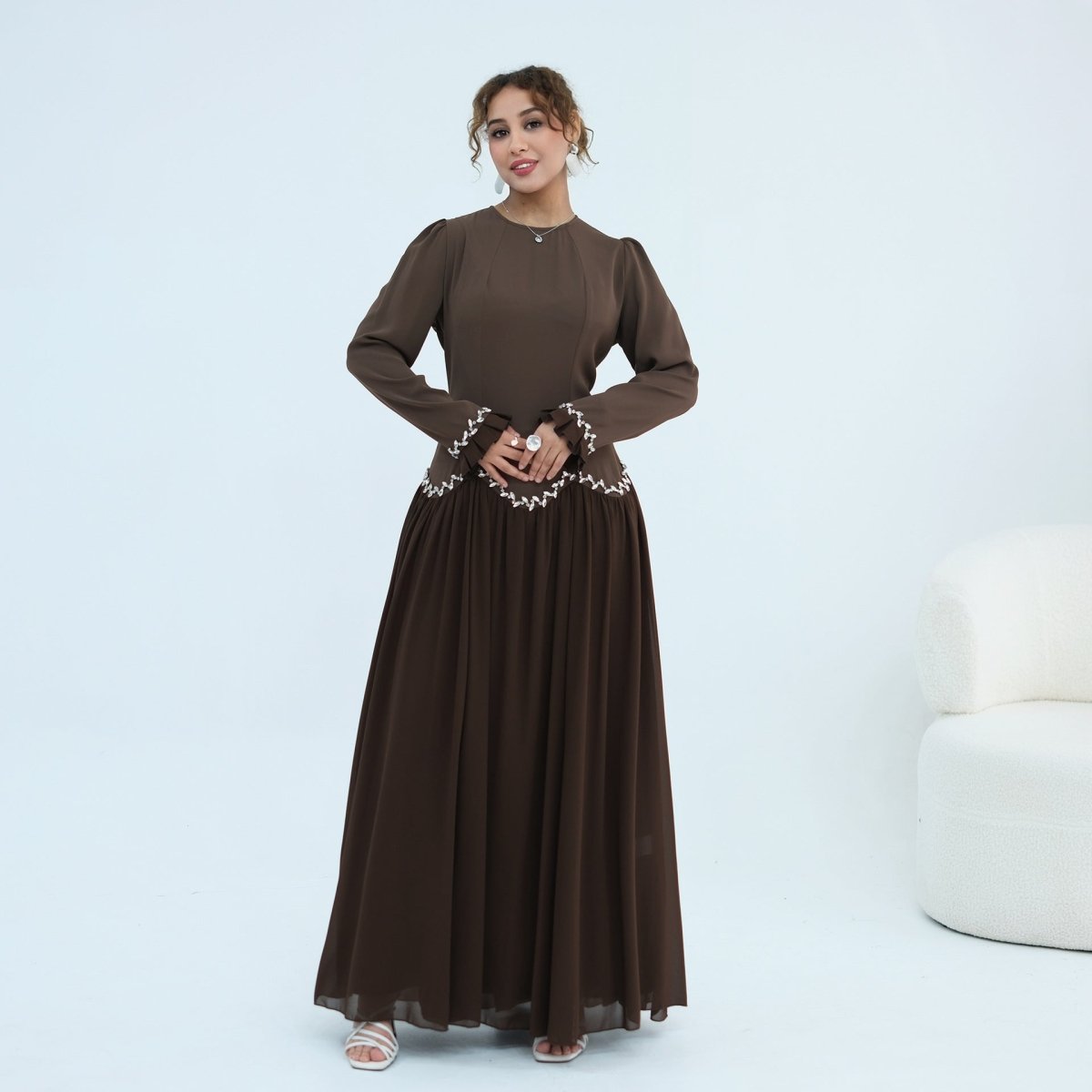 Robe Longue à Manches Volantées Ornées de Cristaux (MS458)