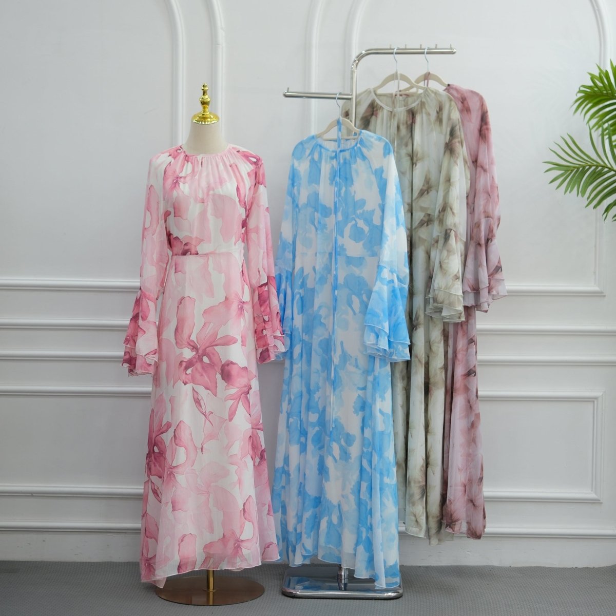 Robe maxi imprimée aquarelle à double couche et manches évasées (MS479)