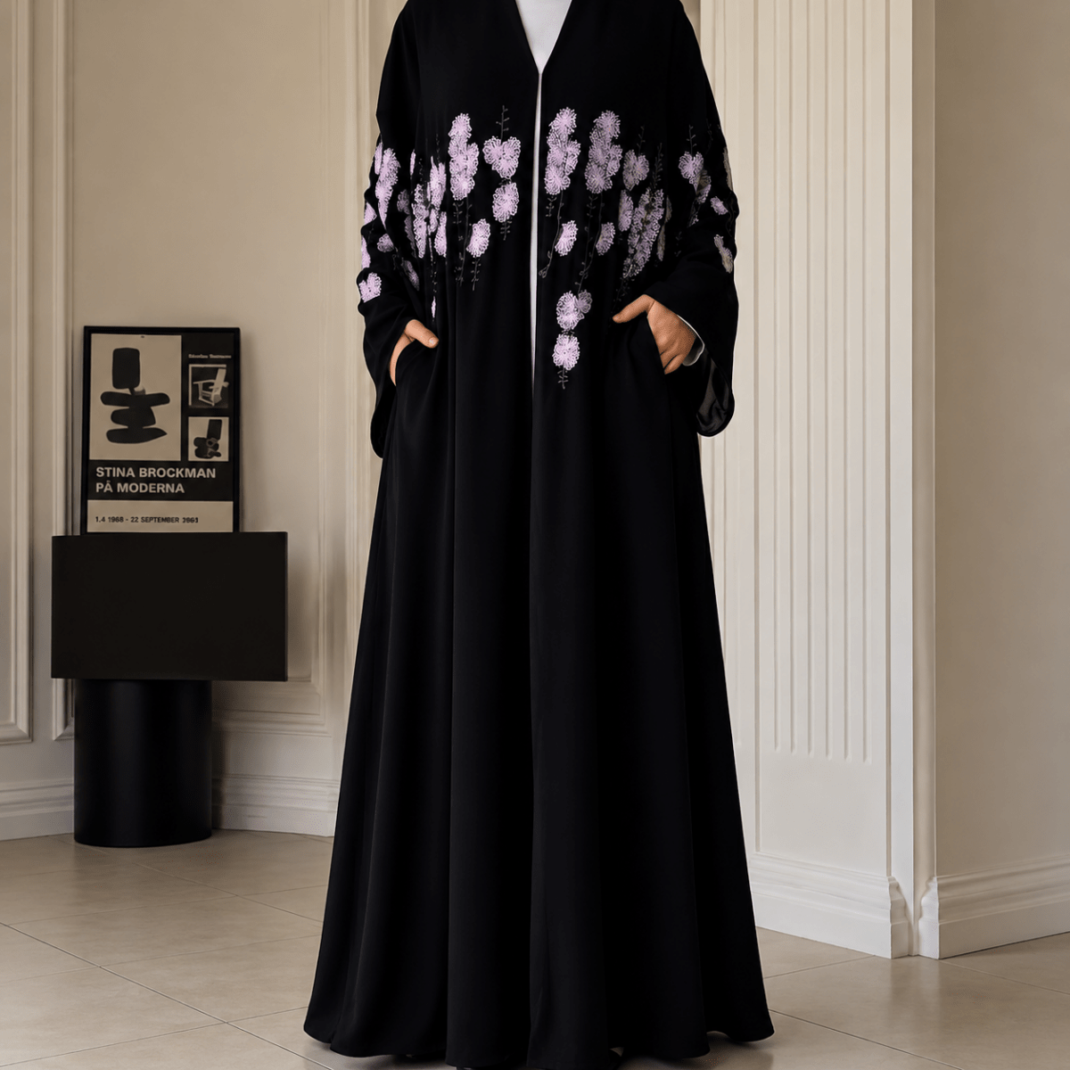 Abaya ouverte en mousseline double épaisseur, brodée de motifs floraux de luxe (MOA308)