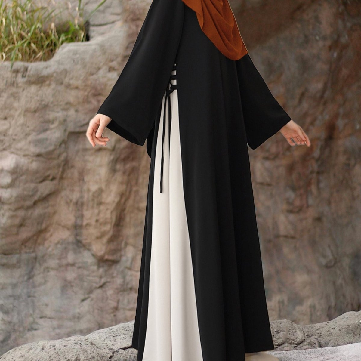 Abaya bicolore avec nœud sur le côté | Abaya maxi bicolore à col rond (MA362)