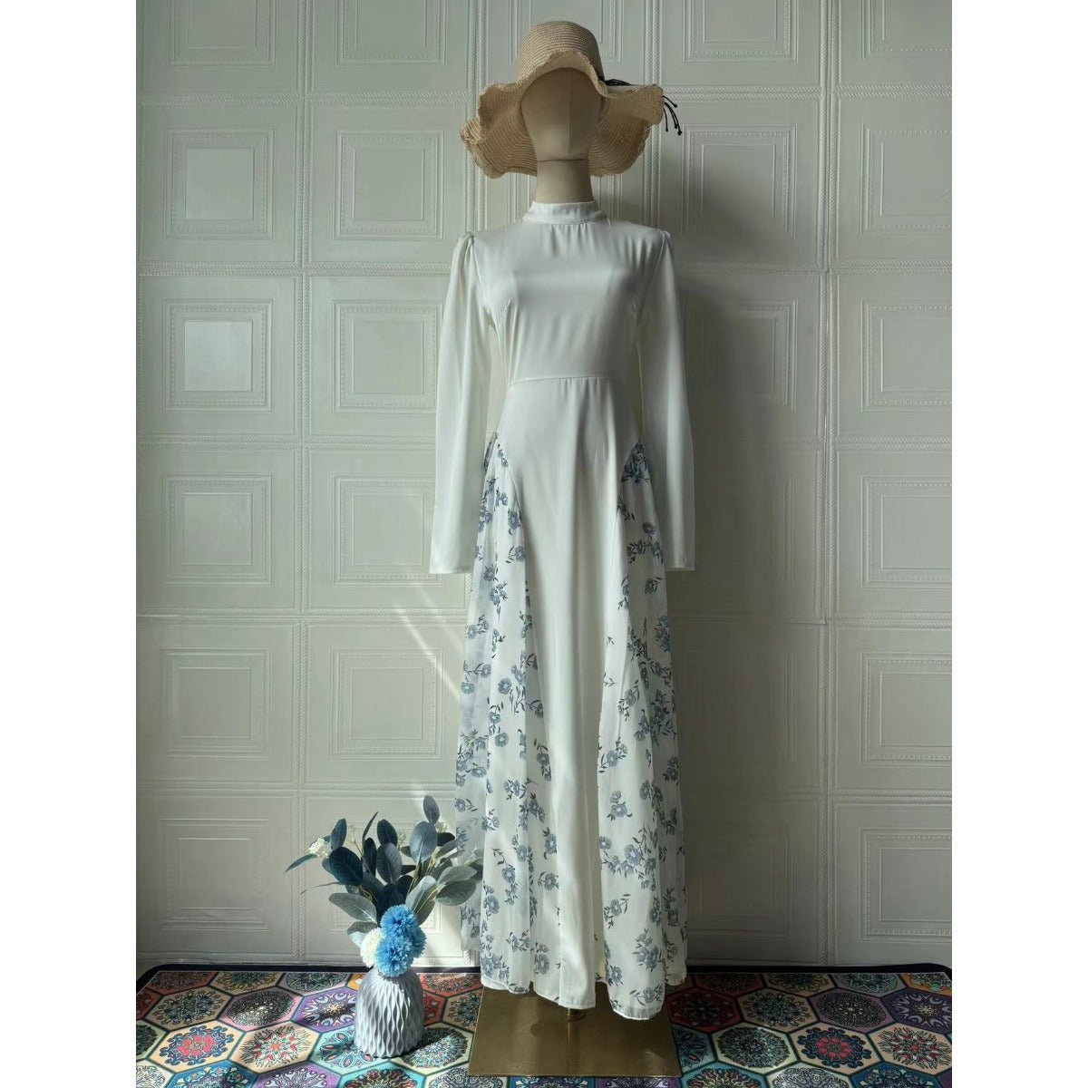 Robe Maxi Noire Tempérament Printanier et Robe Élégante à Col Montant Manches Longues avec Détail Floral (MA220)