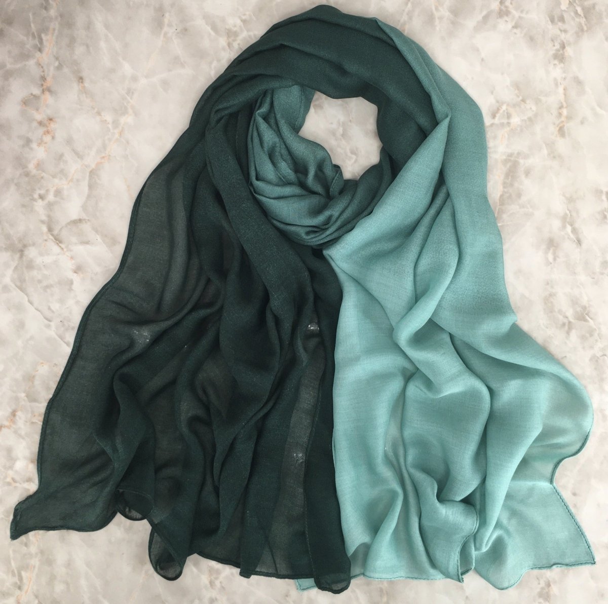 Hijab Modal Dégradé Doux | Hijab à Transition de Couleurs avec Fluidité Naturelle (MH162)