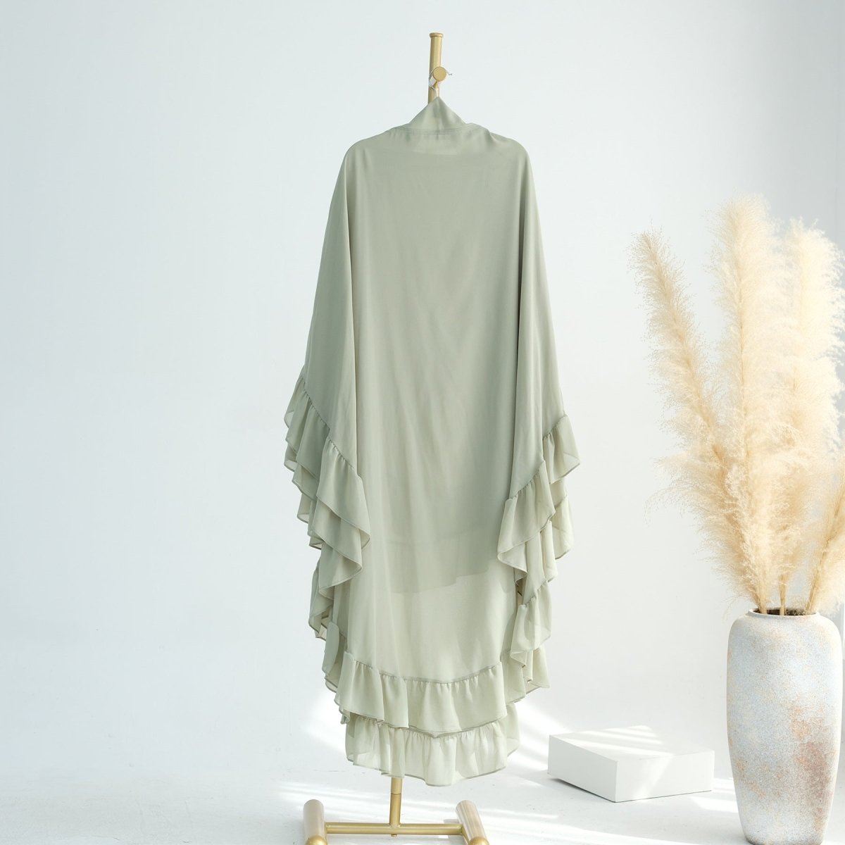 Hijabs Musulmans Unis et Doux au Design Cape Fluide | Foulard à Double Épaisseur, Grande Ampleur et Bords Volantés (MK023)