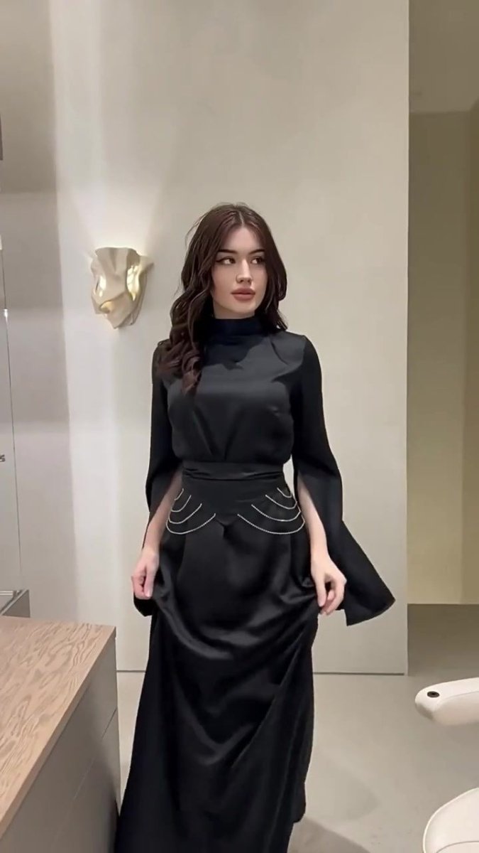 Robe Abaya Satinée Style Cour Élégante Semi-Col Roulé Manches Longues Printemps (MA194)