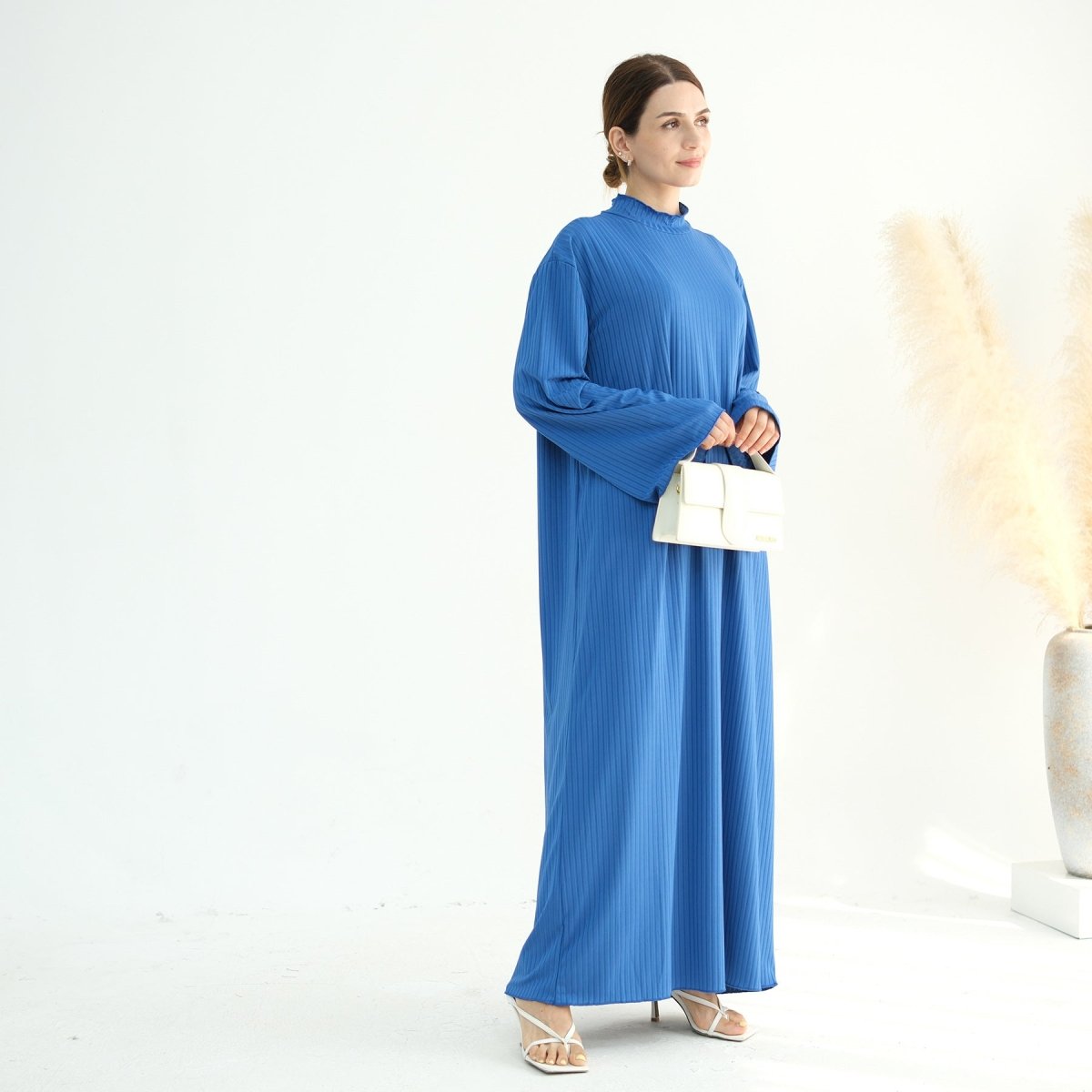 Abaya unie à col montant avec impression sous les bras (MA118)