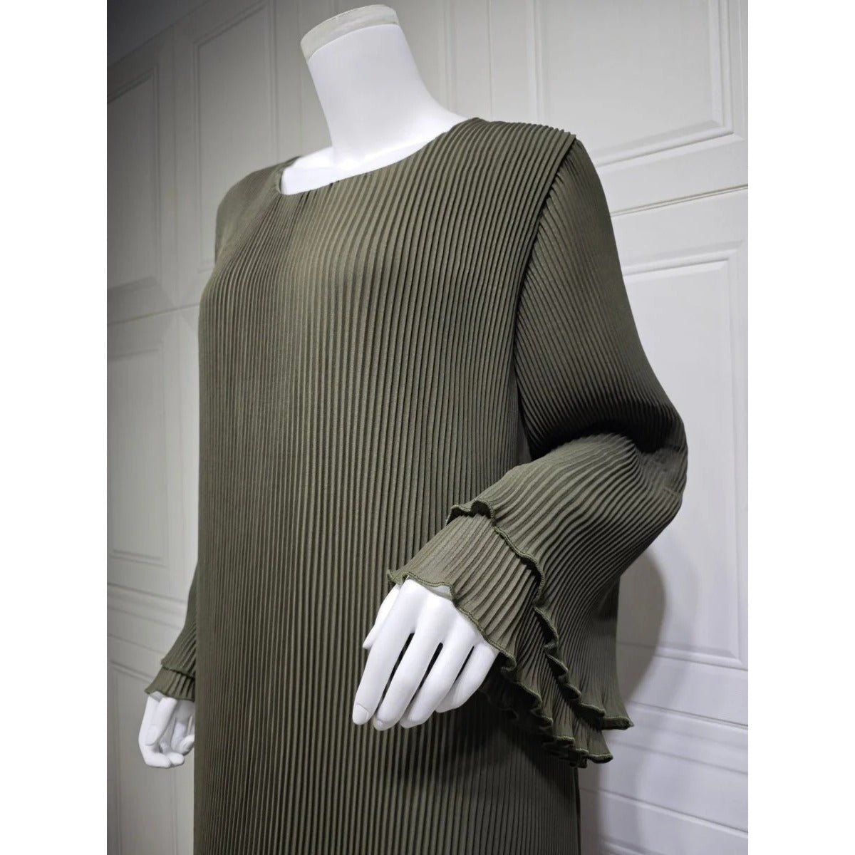 Robe Abaya élégante en mousseline plissée pour femmes musulmanes, coupe pull-over modeste, coloris uni, avec manches évasées (MA176)