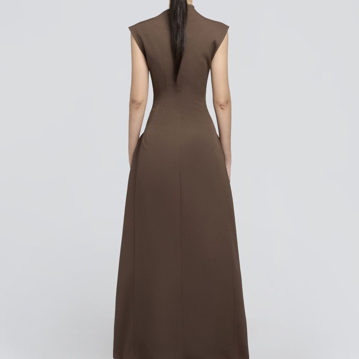 Robe Maxi Ajustée Sans Manches Minimaliste (MS382)