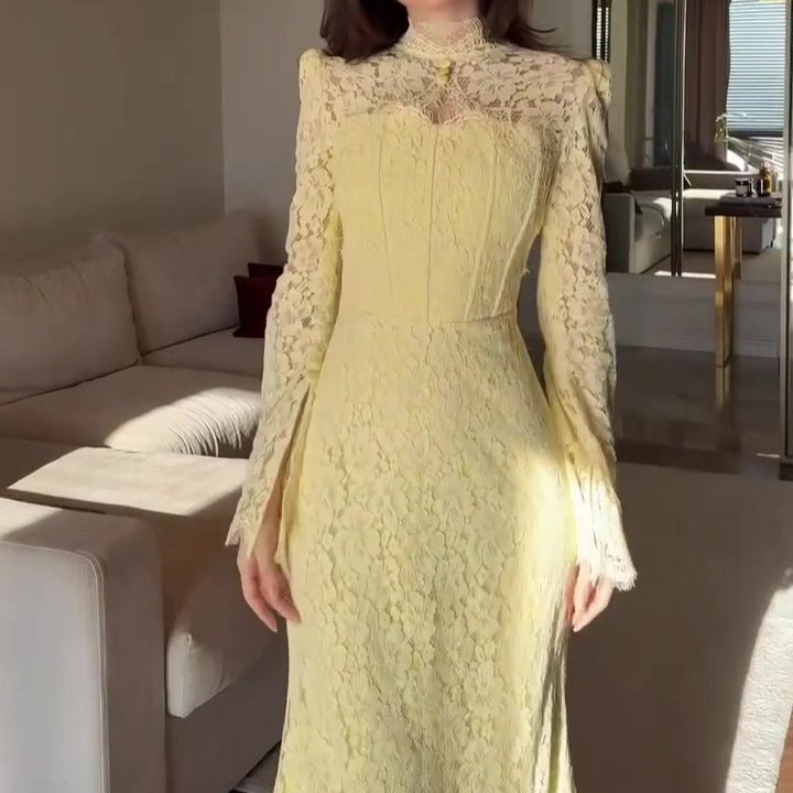 Robe de luxe en dentelle avec manches évasées (MS339)