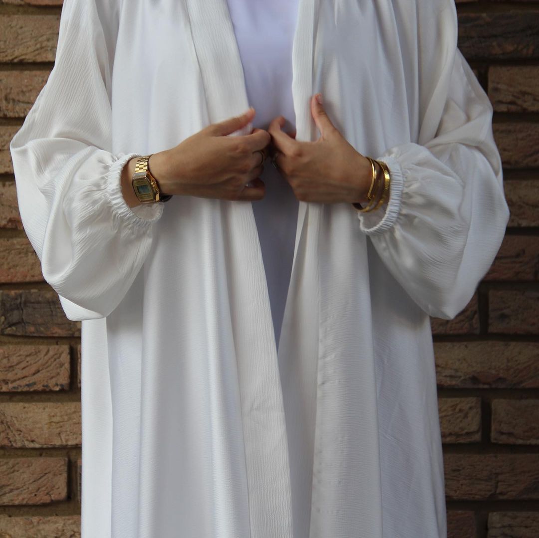Abaya Ouverte en Satin à Manches Froncées (MOA048)