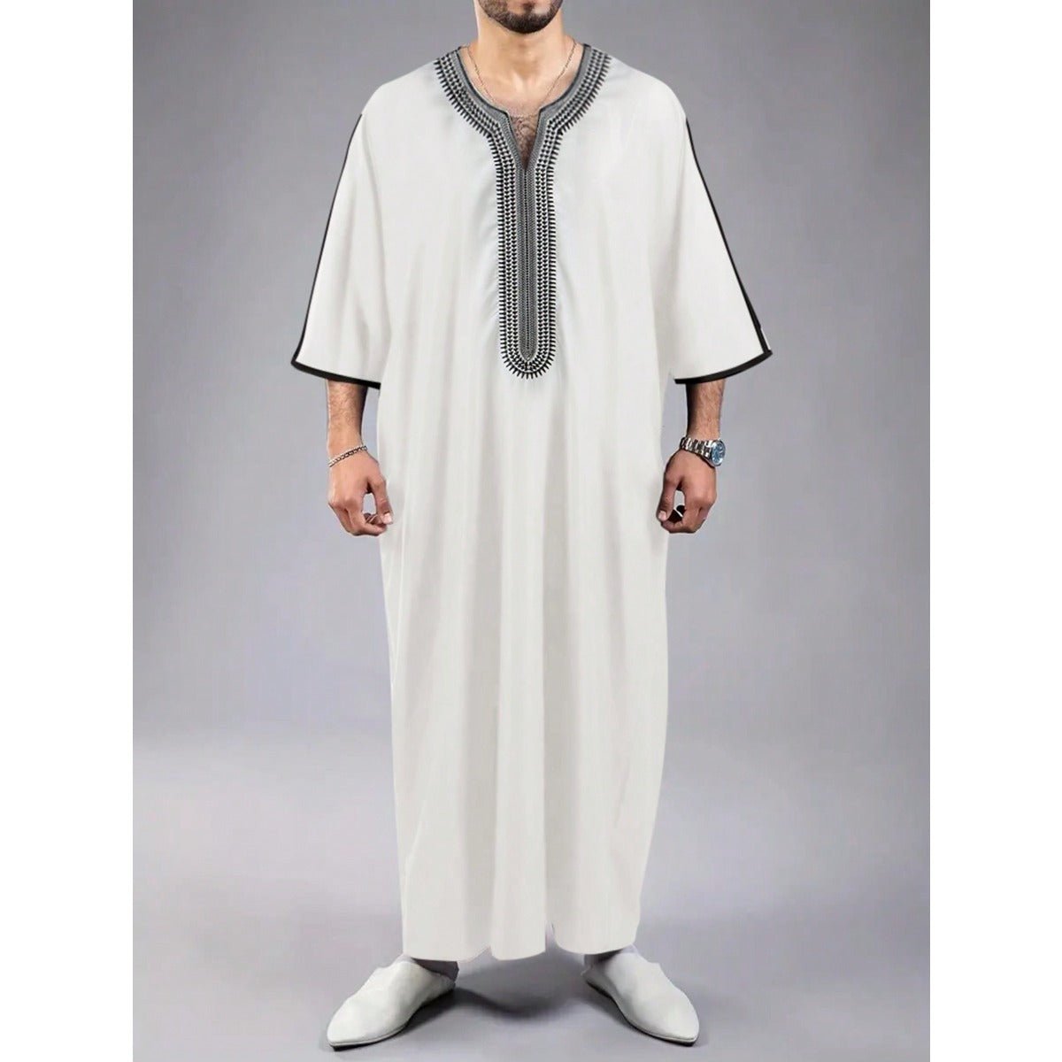Robe Musulmane Thobe à Col en V avec Broderie et Coutures Géométriques, Manches Courtes Mi-longues (MT030)