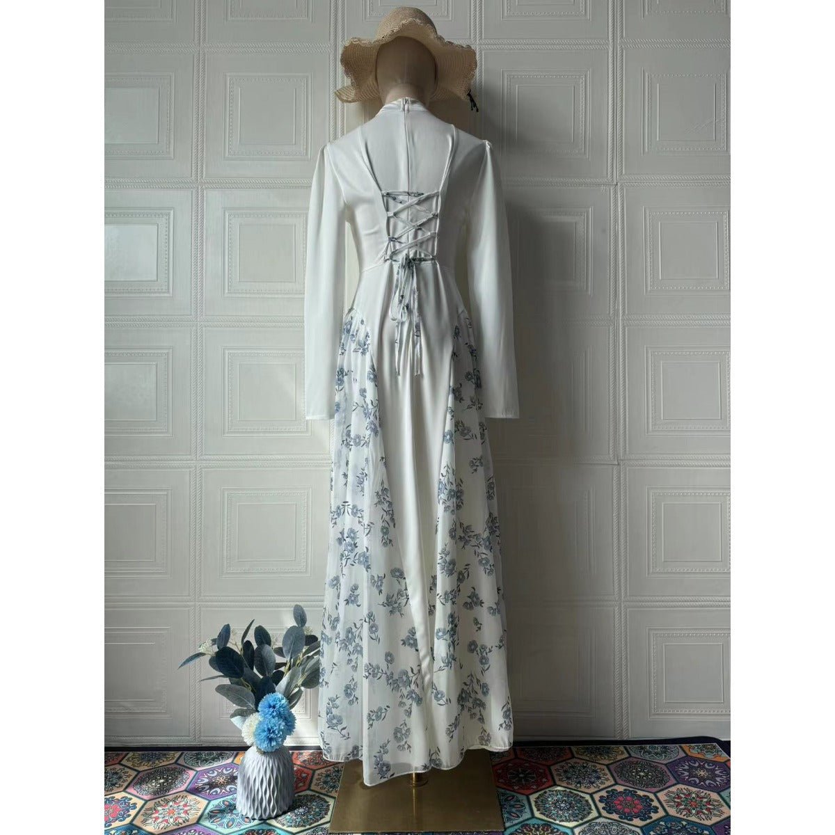 Robe Maxi Noire Tempérament Printanier et Robe Élégante à Col Montant Manches Longues avec Détail Floral (MA220)