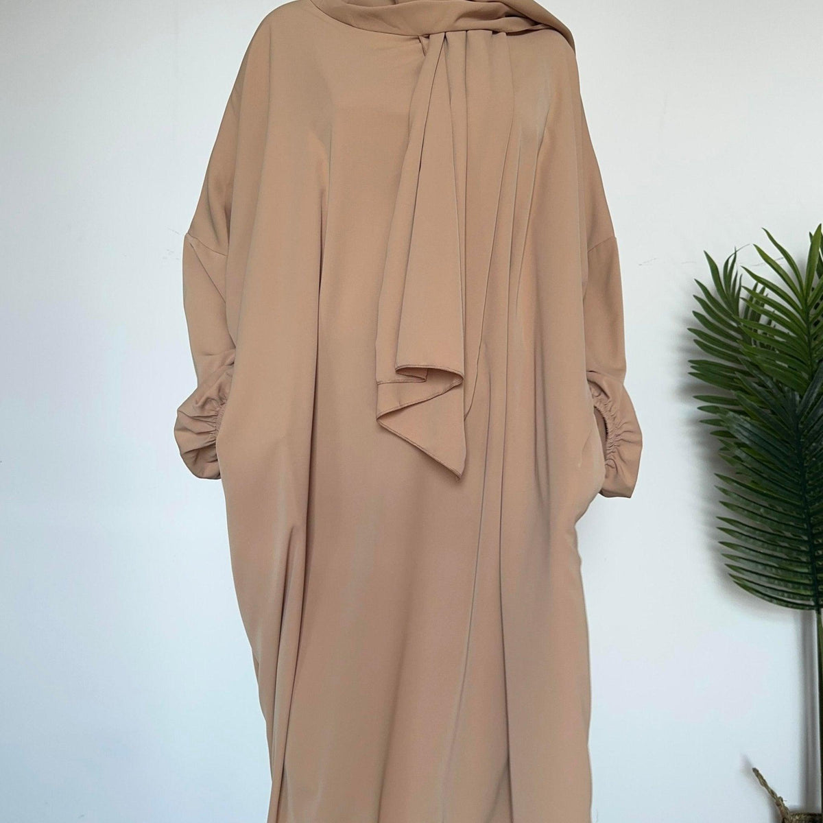 Abaya Sweat à Capuche avec Hijab Attaché (MA001)