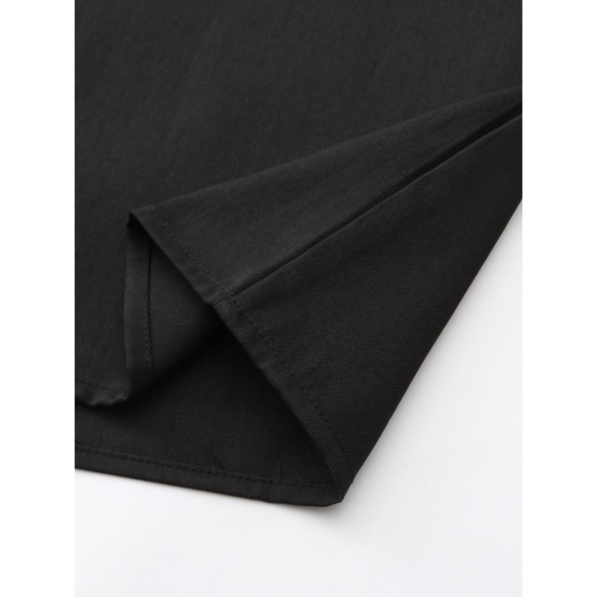 Thobe Robe pour Homme Premium avec Capuche, Coupe Ample de Luxe, Broderie et Calligraphie Islamique, Fermeture Zippée (MT024)