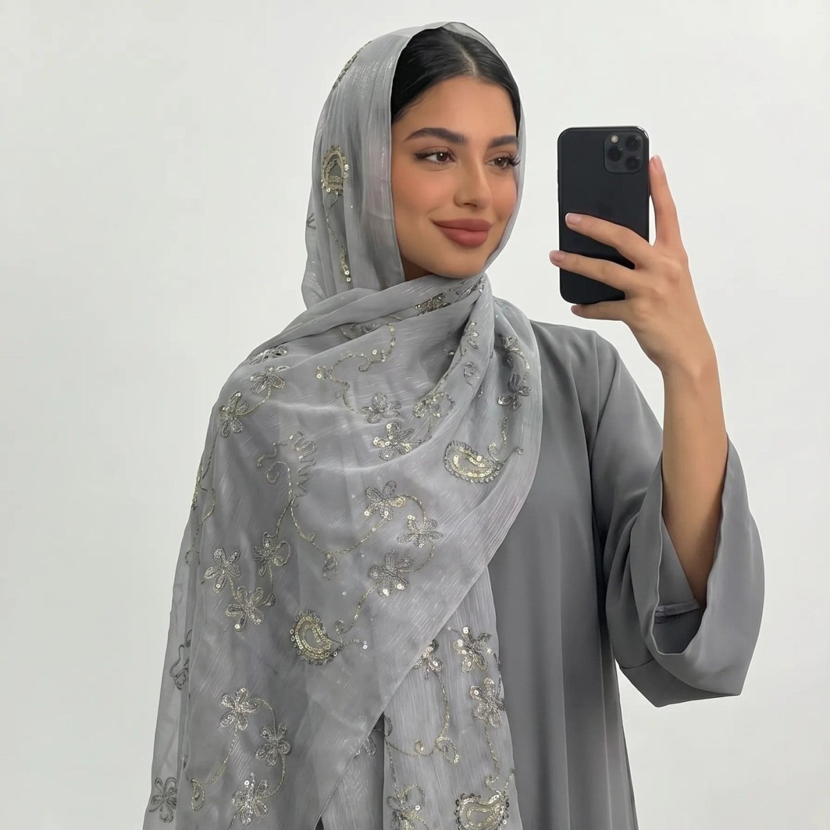 Écharpe Hijab Brodée à Fleurs et Sequins (MH244)