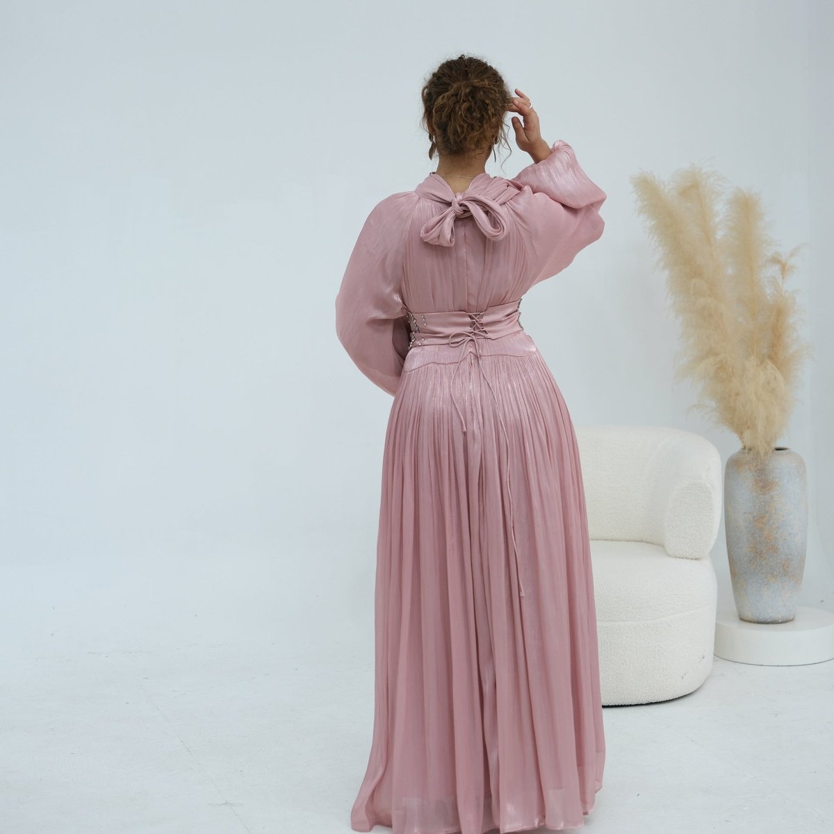 Robe maxi à manches bouffantes et large ceinture ornée de cristaux (MS477)