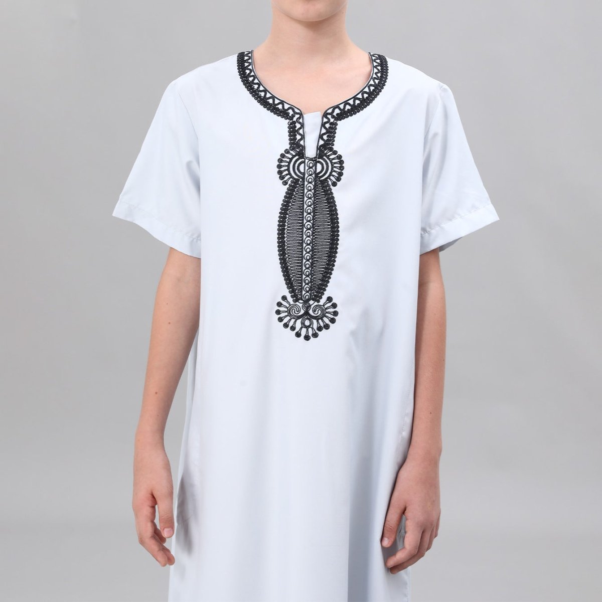 Qamis brodé pour garçon avec col orné (MKB036)